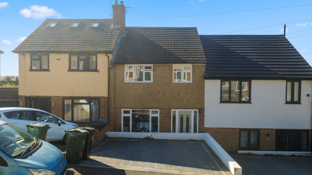 Property photo 1 of 18 5587421