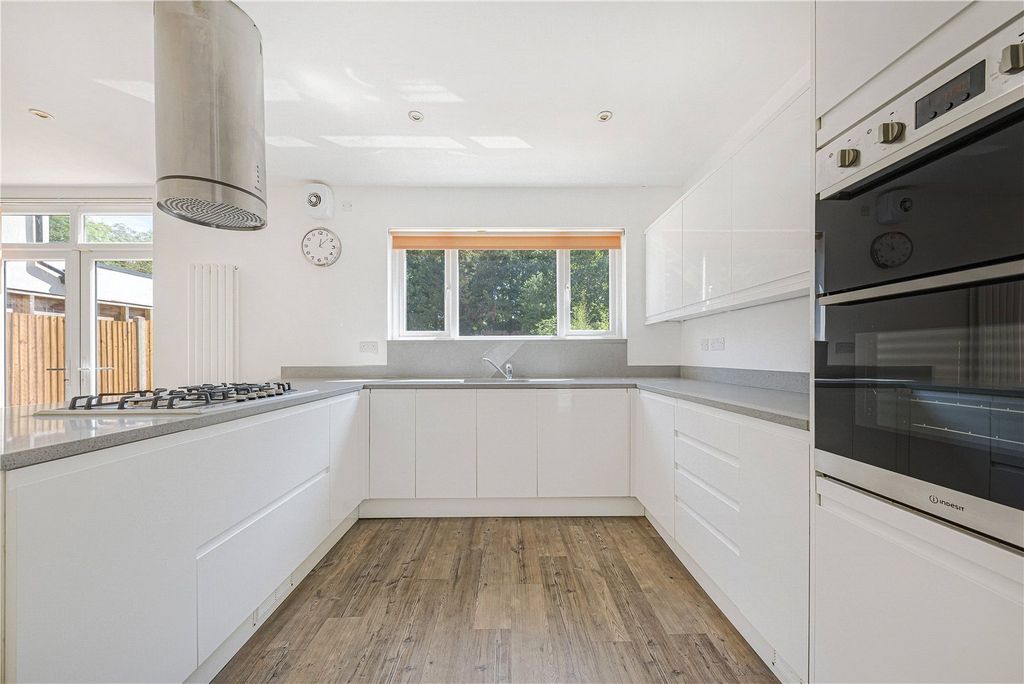 Property photo 2 of 16 Picture No. 08