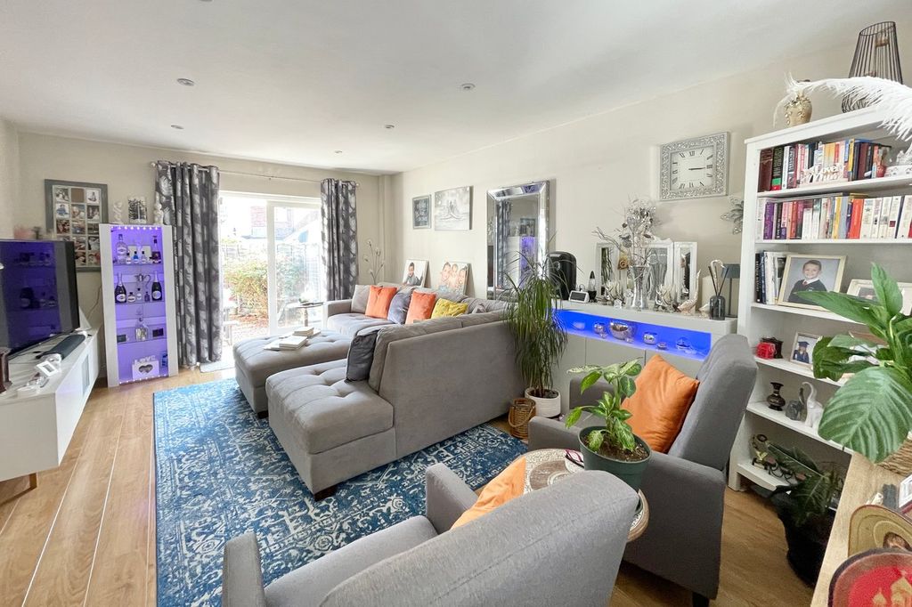 Property photo 3 of 21