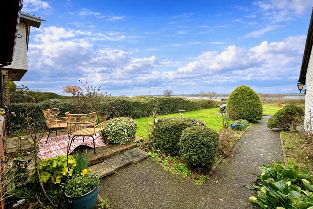 Property photo 3 of 33