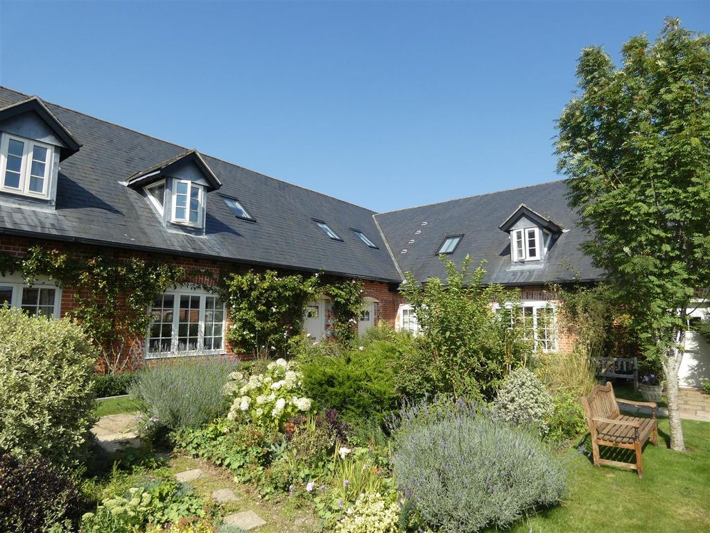 Property photo 1 of 17 Communal Garden