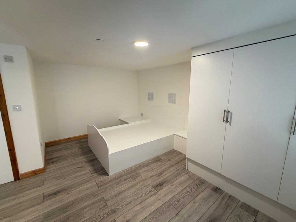 Property photo 2 of 10 Picture No. 20