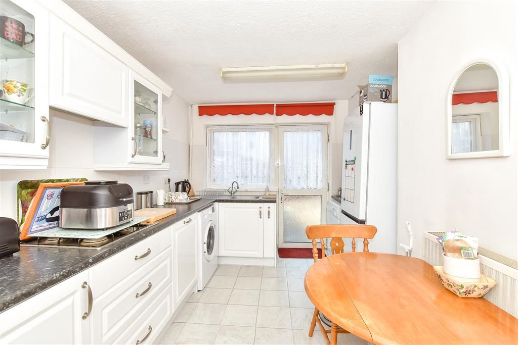 Property photo 3 of 7 Kitchen