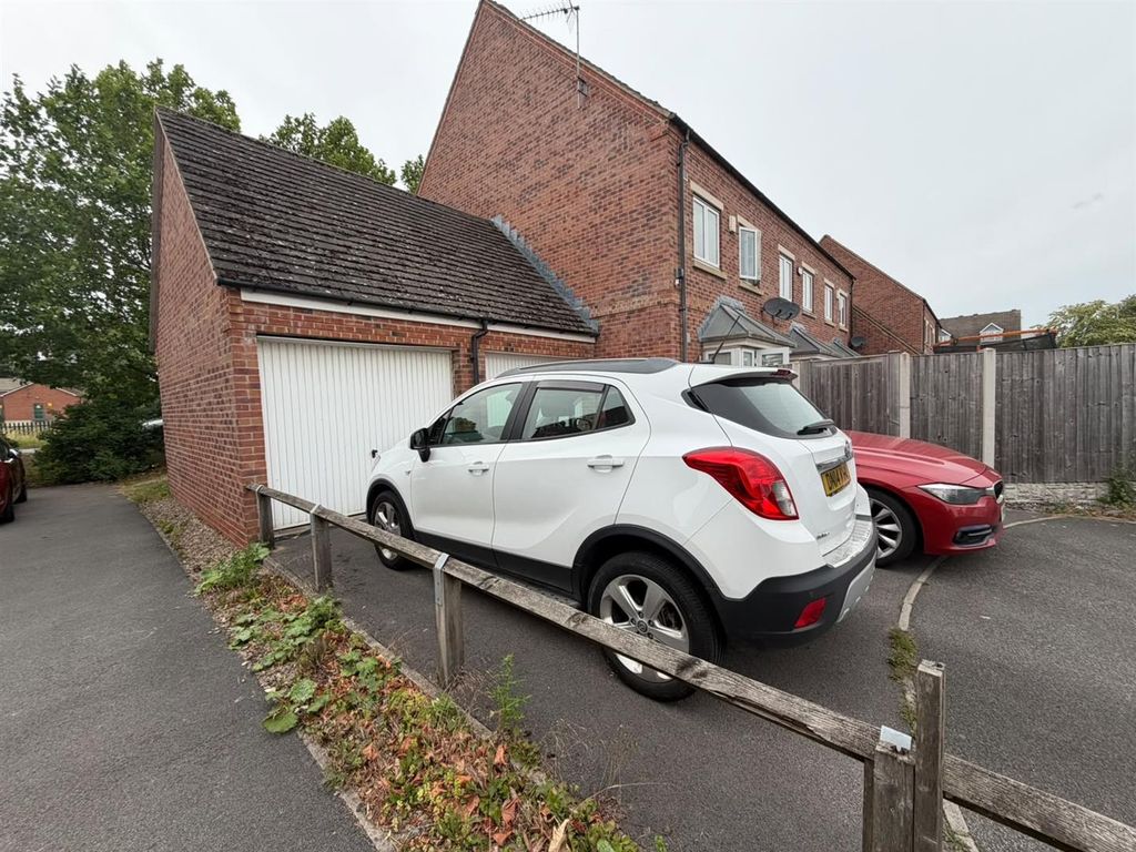 Property photo 2 of 17 Driveway Parking