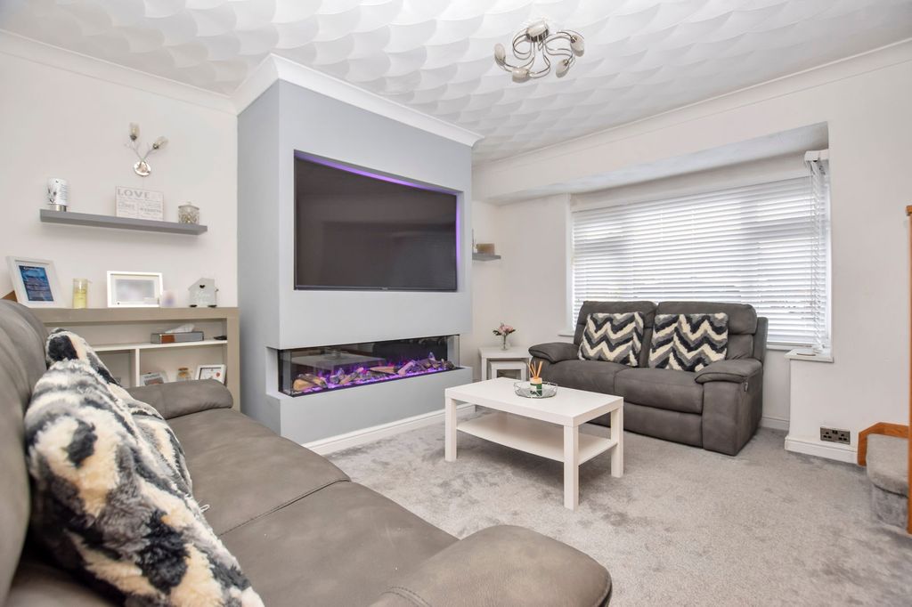 Property photo 2 of 27