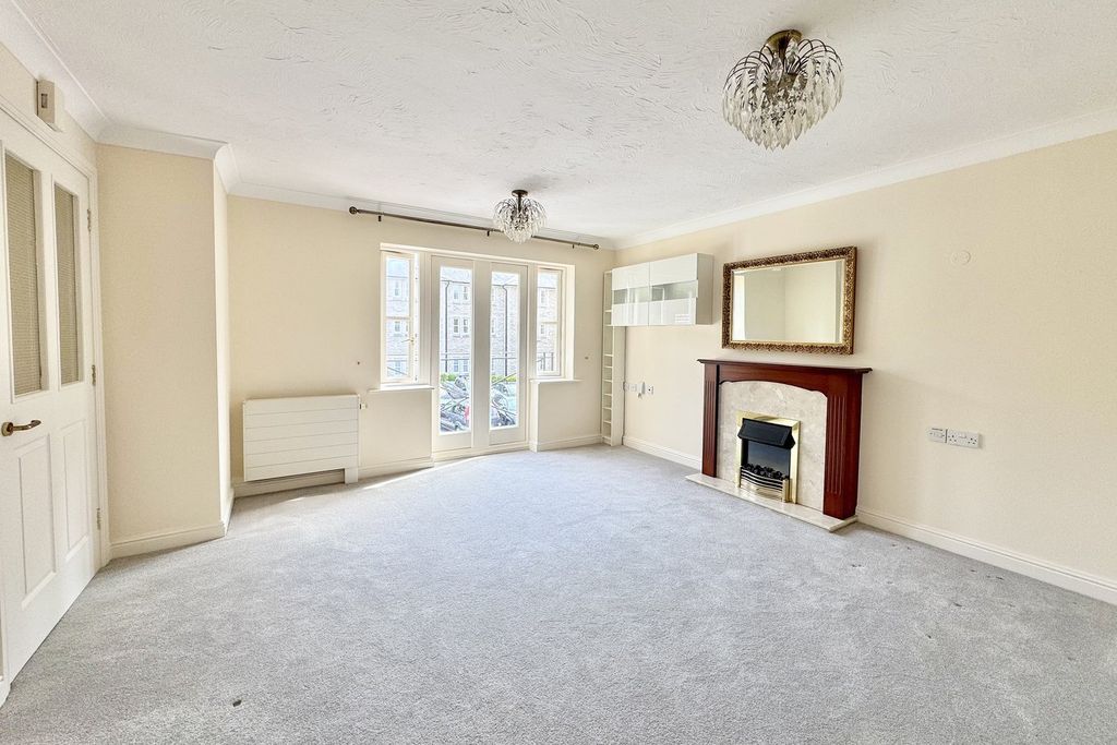 Property photo 2 of 14