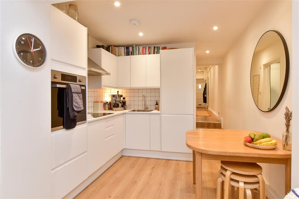 Property photo 2 of 11 Kitchen