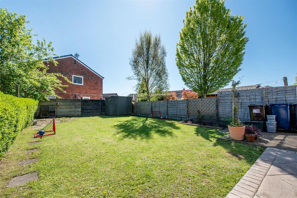 Property photo 2 of 22 Garden