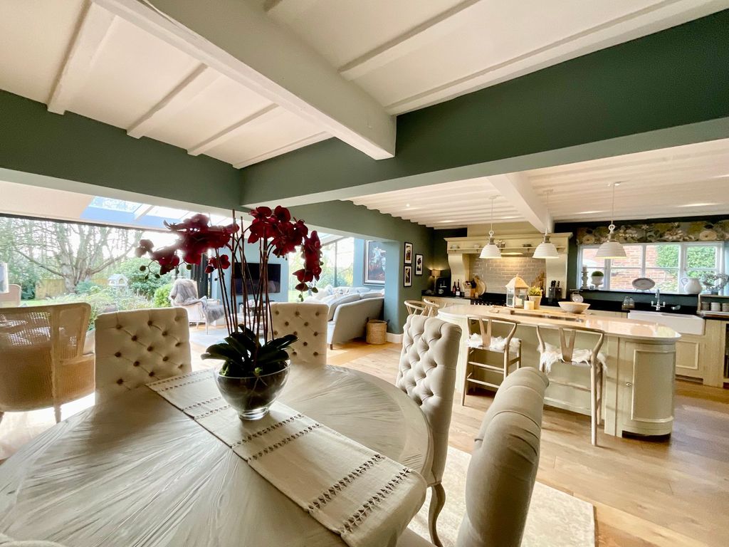 Property photo 2 of 33