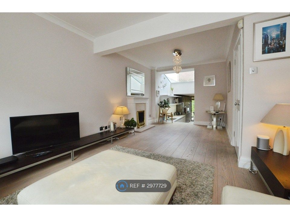 Property photo 3 of 16 Sitting Room