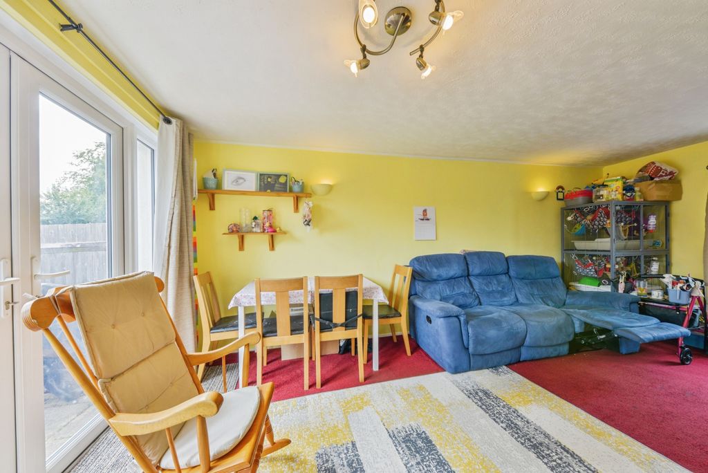Property photo 3 of 18