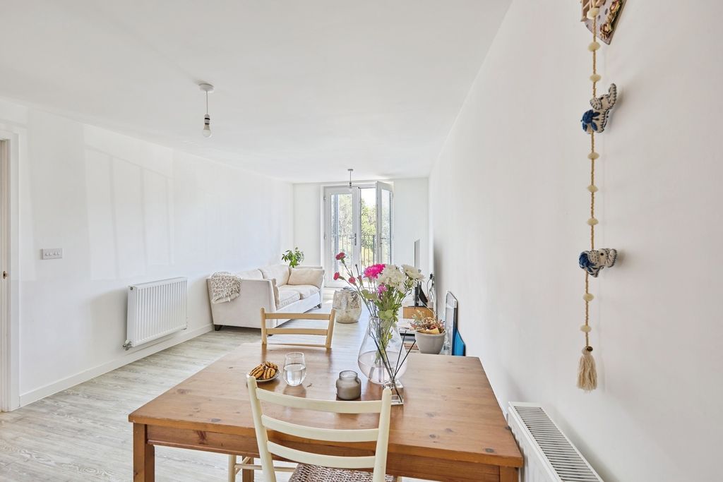 Property photo 3 of 9 Pbox-Img.Jpg
