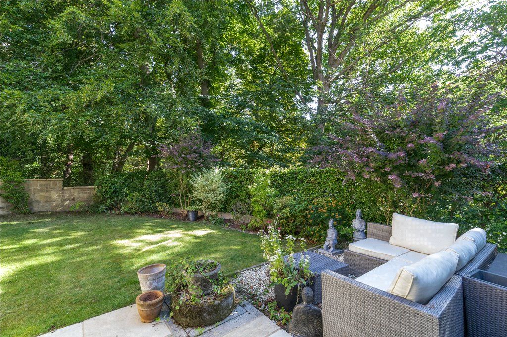 Property photo 2 of 25 Gardens