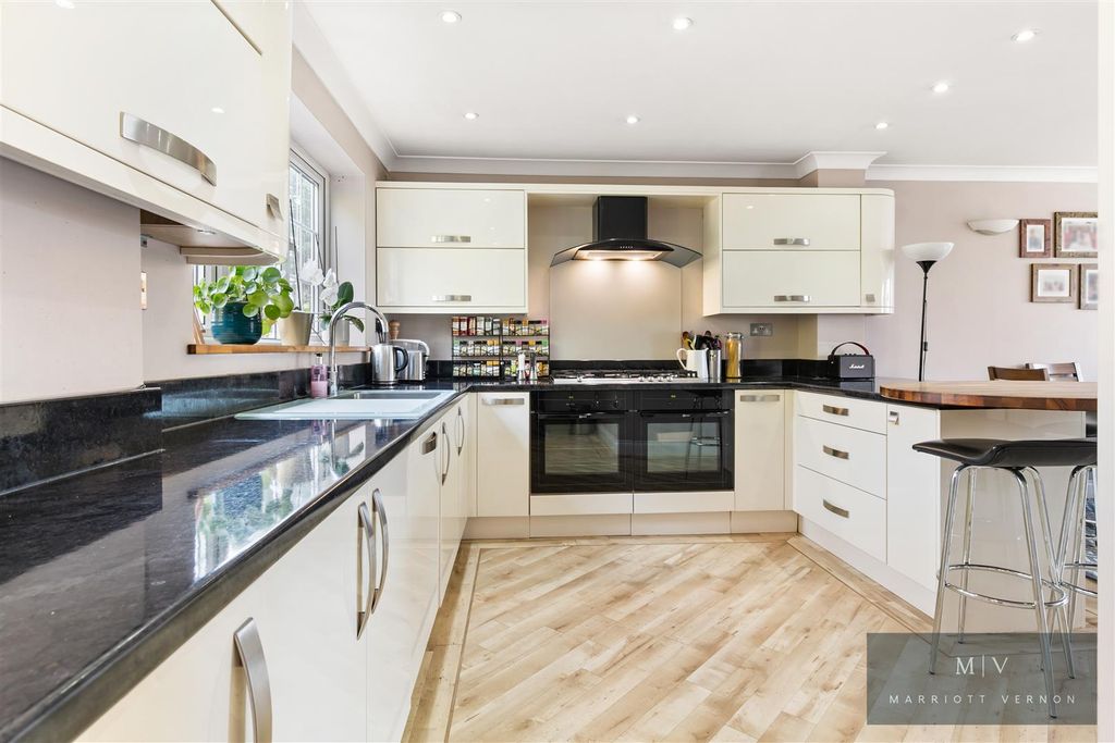 Property photo 2 of 16 Spindlewood Gardens 6 MV-6.Jpg