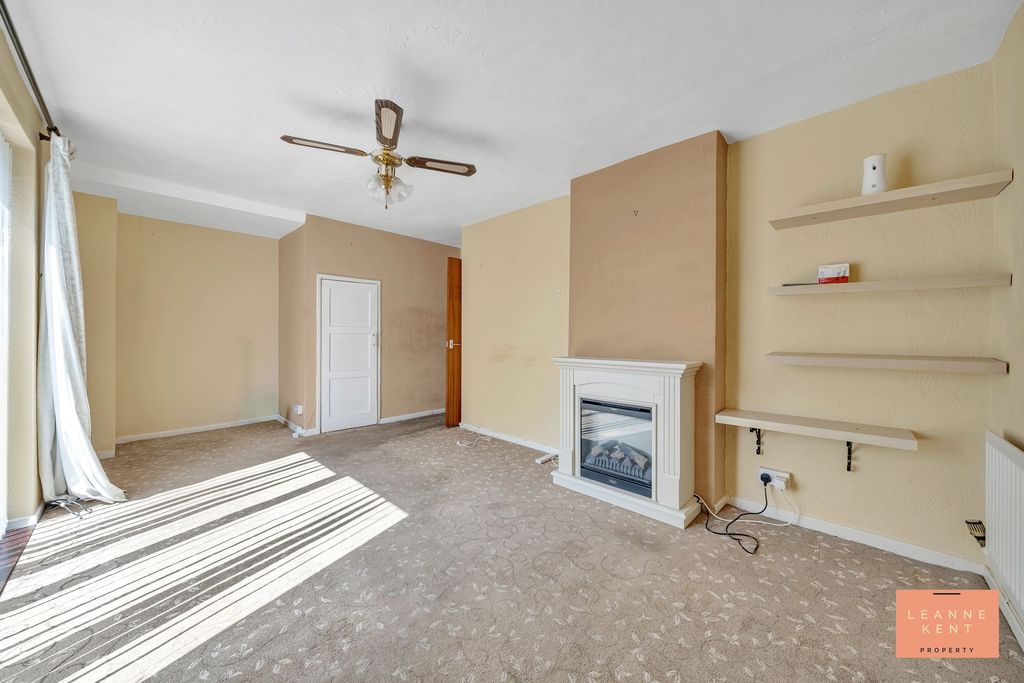 Property photo 2 of 32