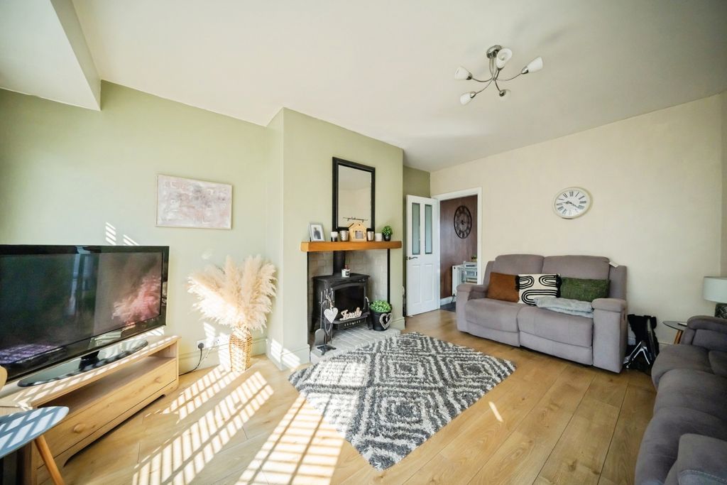 Property photo 2 of 16 Pbox-Img.Jpg