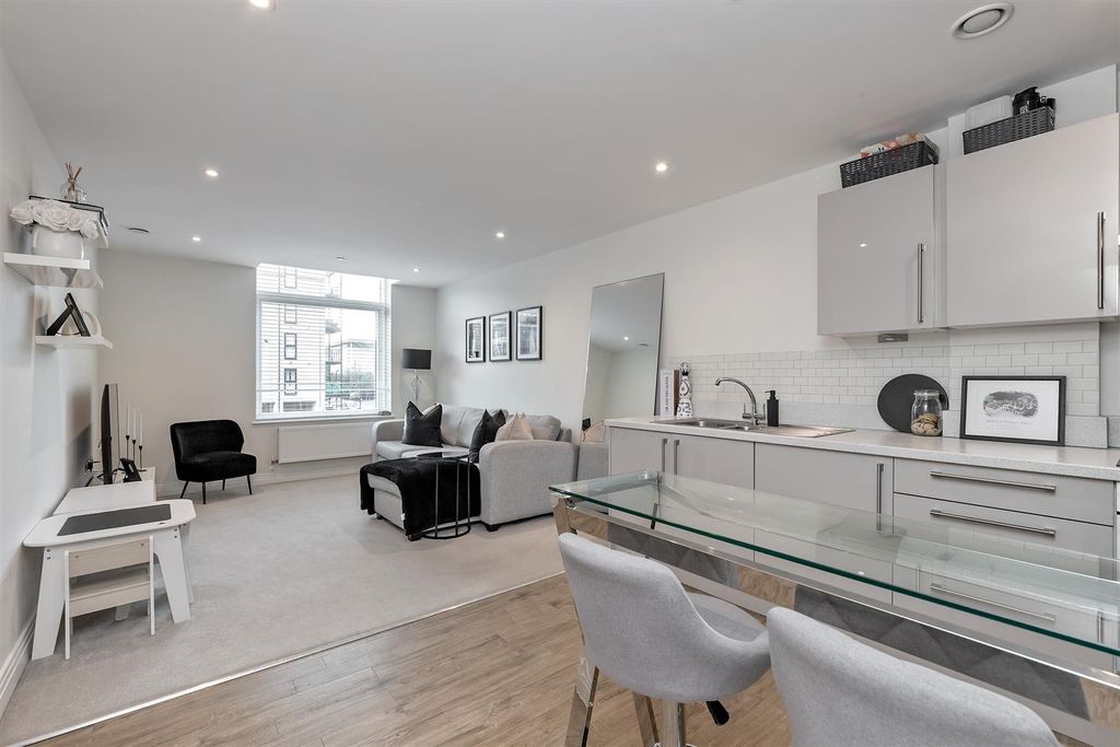 Property photo 1 of 17 34Chryslerhouse-15.Jpg