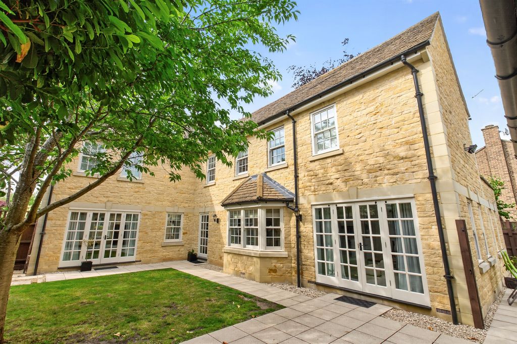 Property photo 1 of 23