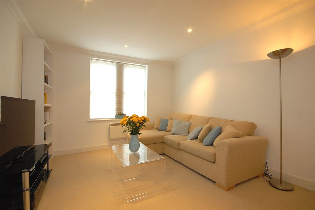 Property photo 1 of 5 Living Room