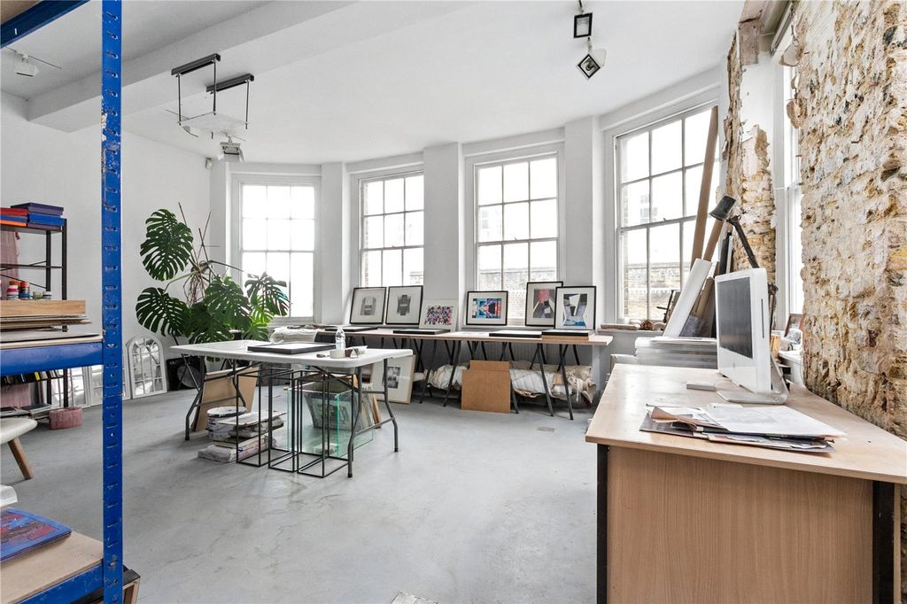 Property photo 2 of 19 Picture No. 04