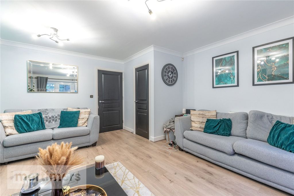 Property photo 2 of 20 Living Room