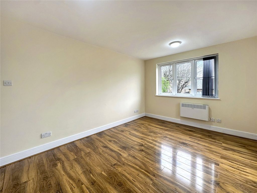 Property photo 1 of 12 Picture No. 17