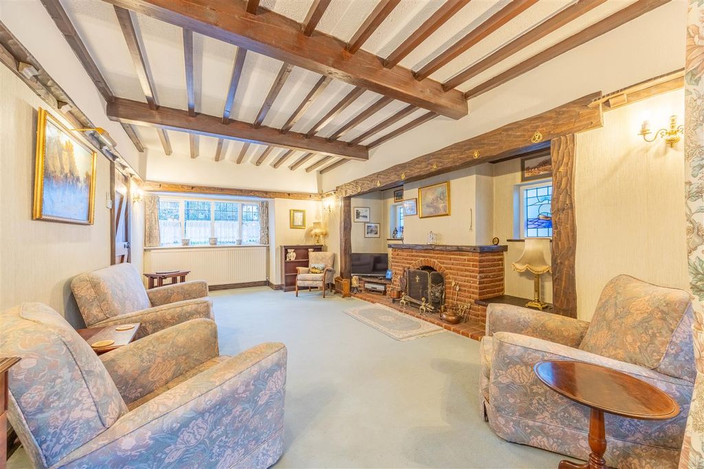 Property photo 3 of 32 Loungw