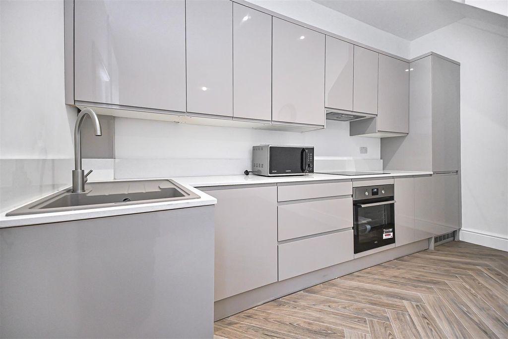 Property photo 3 of 26 27 Widdows Street Dining Kitchen (1).Jpg