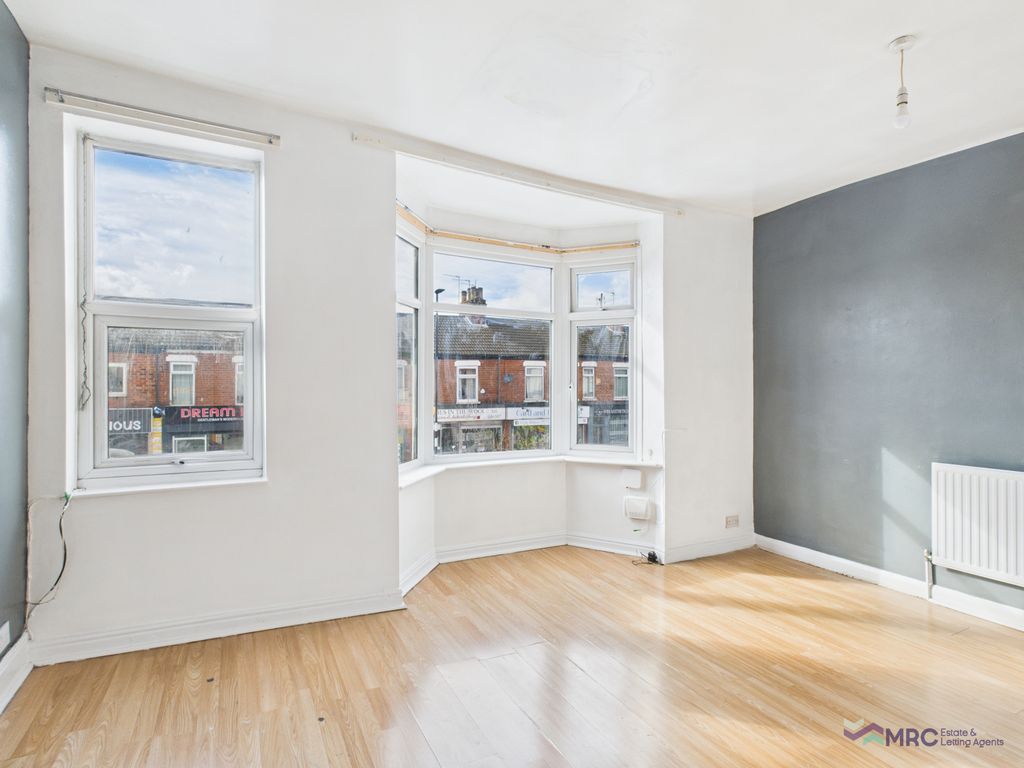 Property photo 1 of 11 Two Bed 3-Storey Apartment To Rent