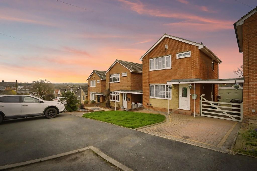 Property photo 1 of 14 Dusk