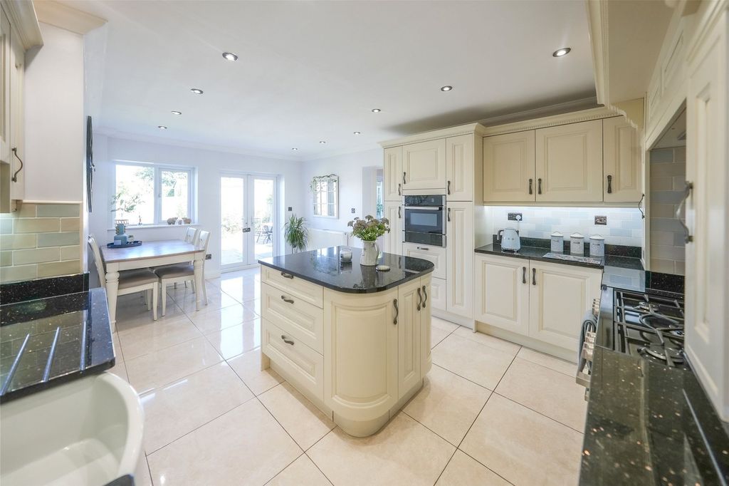 Property photo 2 of 14 Dining Kitchen