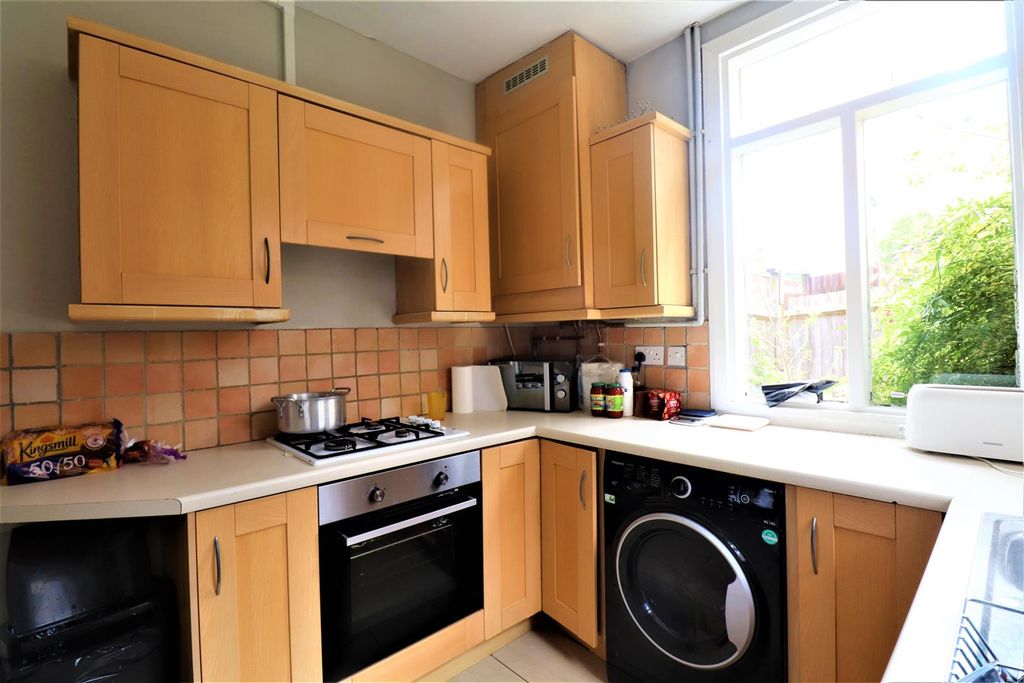 Property photo 2 of 14 Kitchen