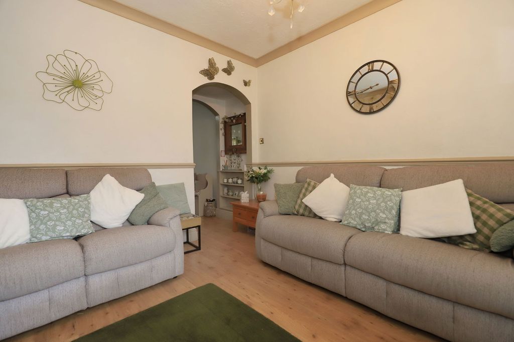 Property photo 3 of 25