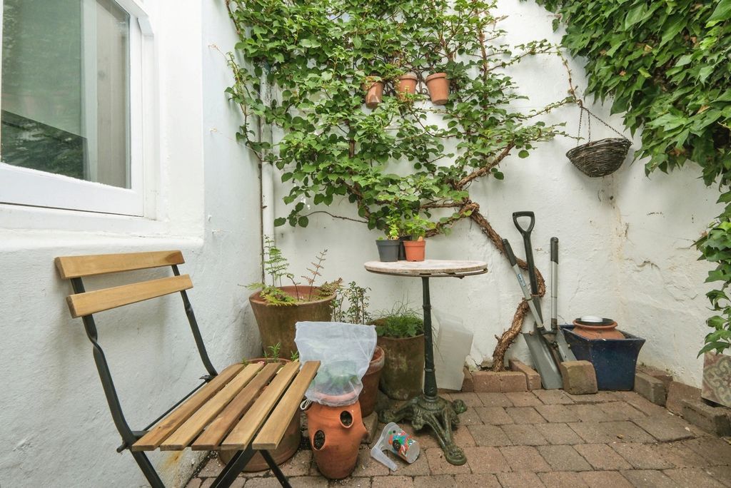 Property photo 2 of 10 Pbox-Img.Jpg