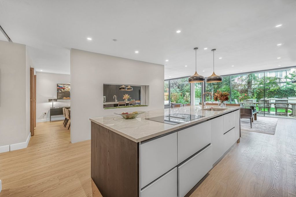 Property photo 2 of 26