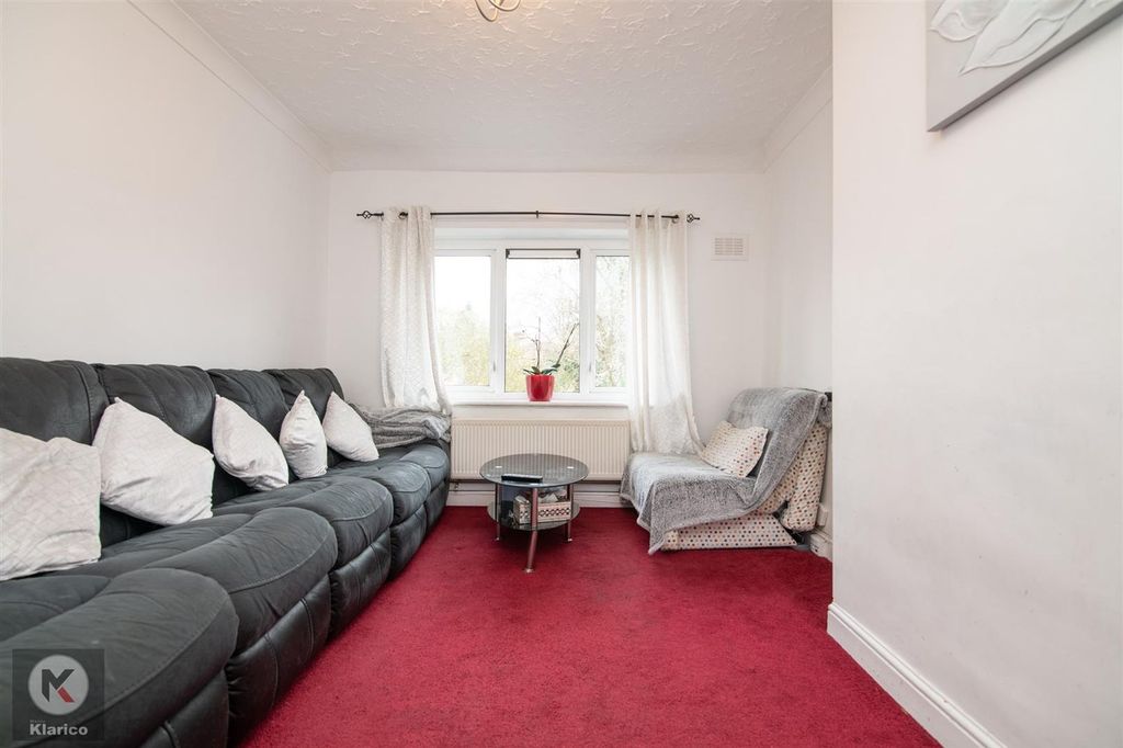 Property photo 2 of 11 Sleafordroad-5.Jpg