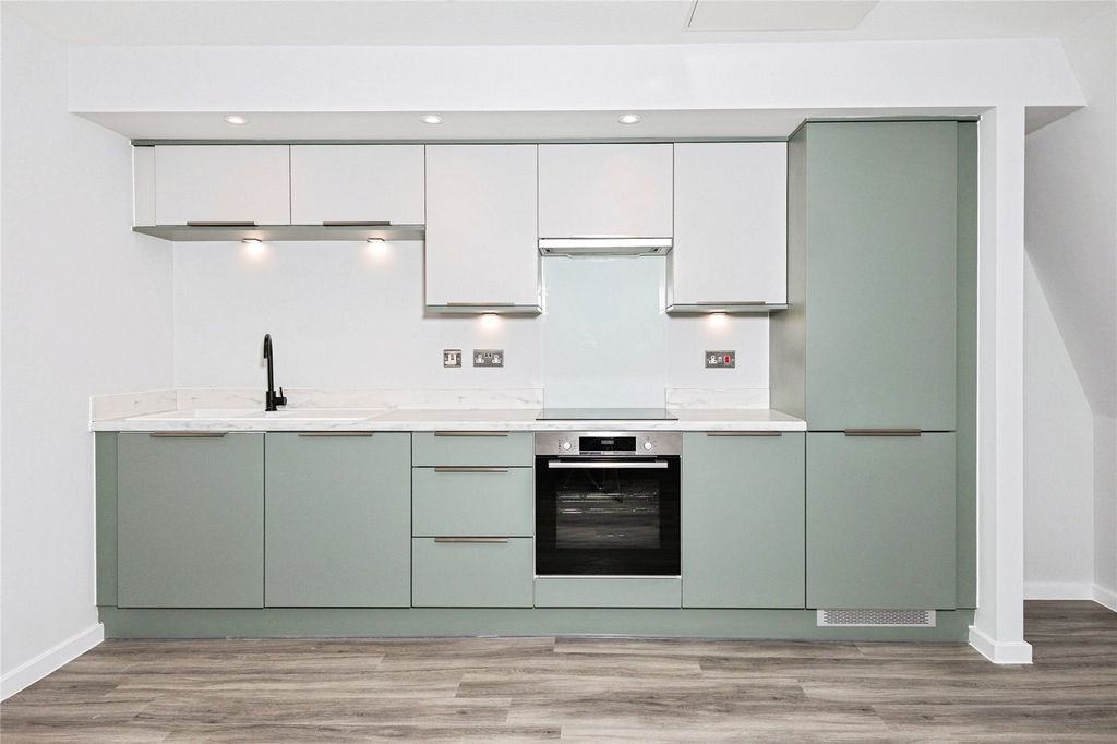 Property photo 2 of 9 Picture No. 28