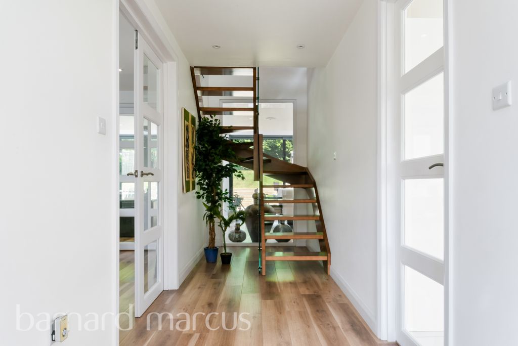 Property photo 3 of 20 Hallway