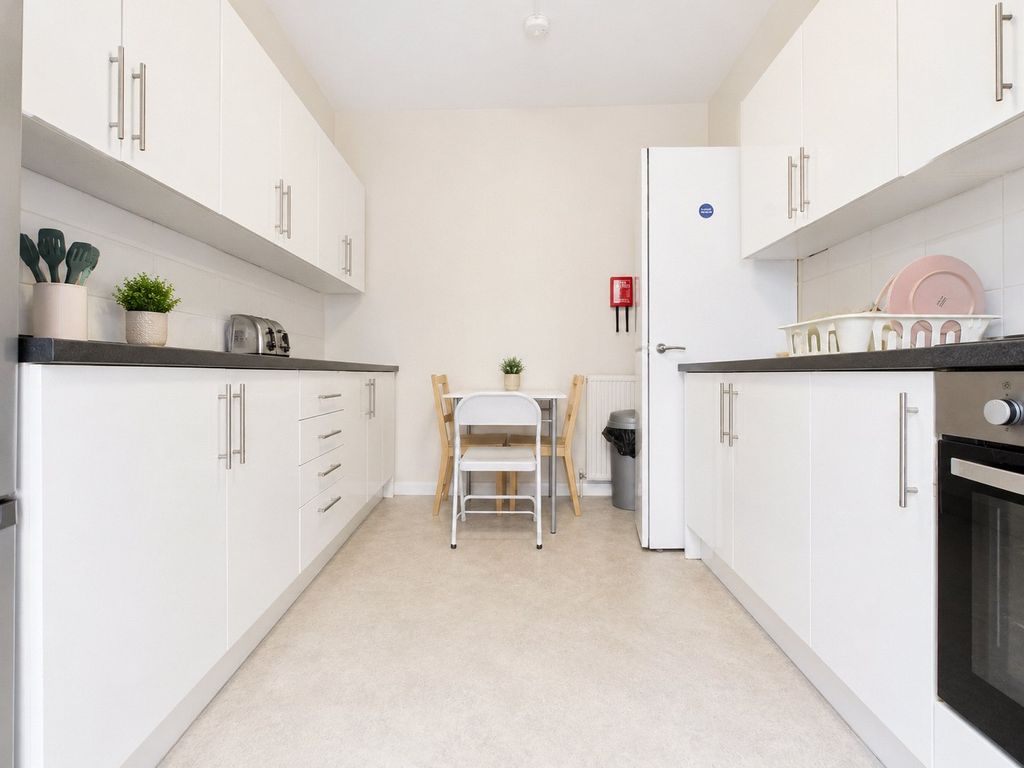 Property photo 2 of 12 Kitchen
