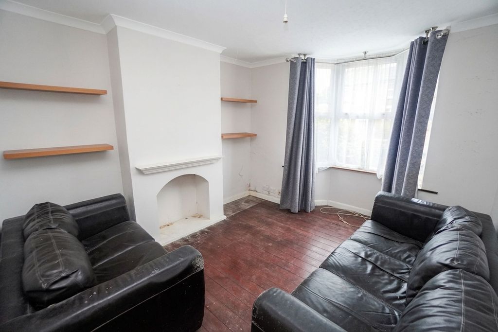 Property photo 2 of 11
