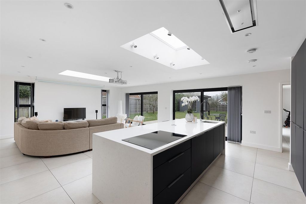 Property photo 2 of 36 Aaland Ph22.Jpg