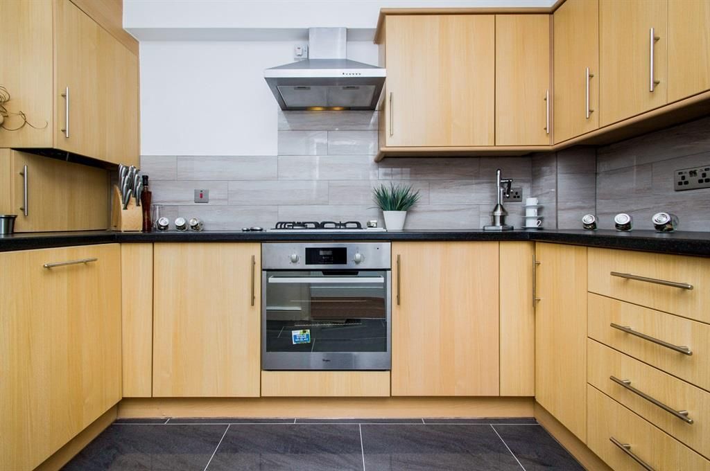 Property photo 3 of 10 Kitchen