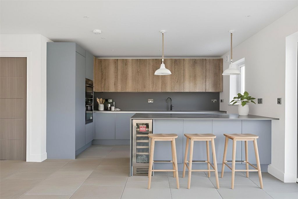 Property photo 2 of 12 Kitchen