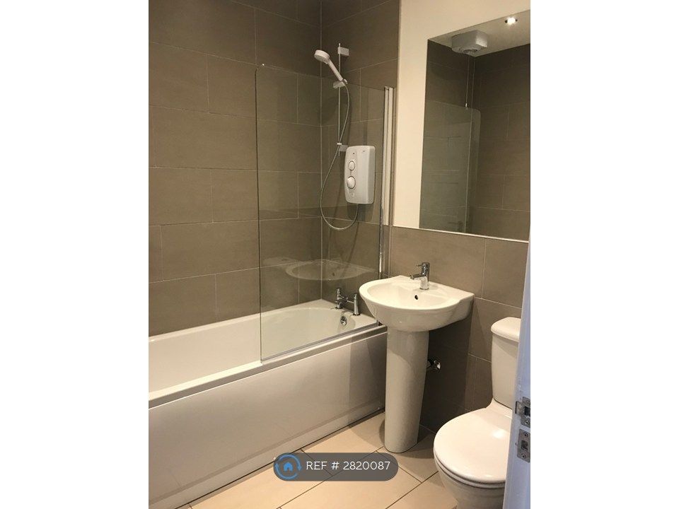 Property photo 3 of 11 Bathroom