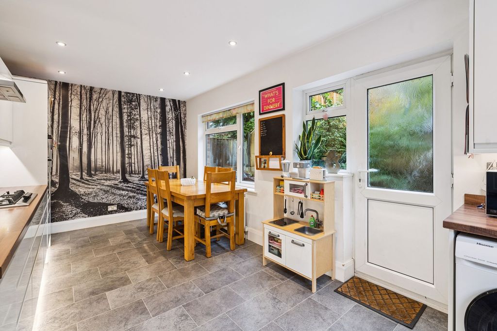 Property photo 3 of 16 Photo 2