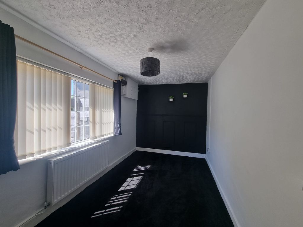 Property photo 3 of 13 Living Room