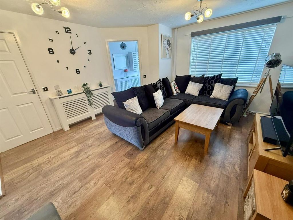 Property photo 2 of 10 Living Room