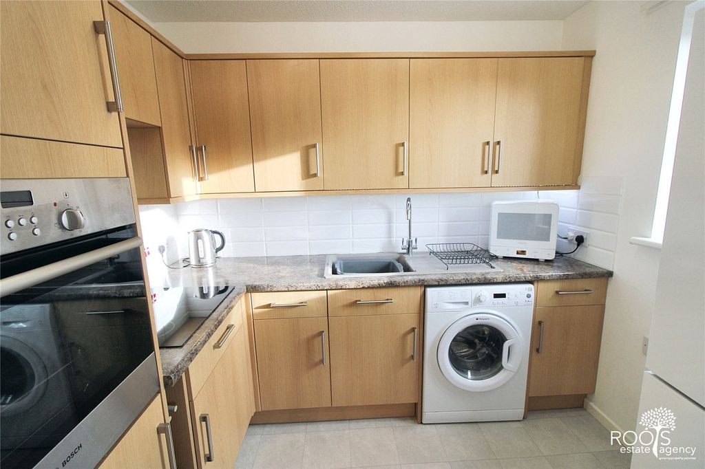 Property photo 2 of 7 Kitchen