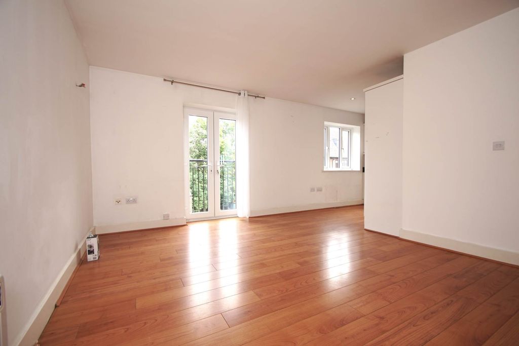 Property photo 3 of 8