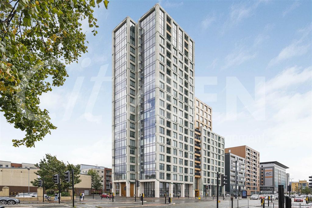 Property photo 1 of 16 The Gateway Building